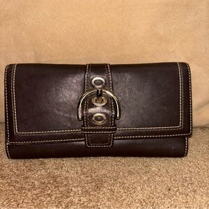 Vintage Y2K COACH Soho Buckle Trifold Wallet with Buckle Detail Chocolate Brown